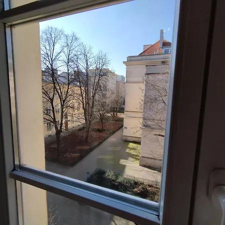 Novo Mundo Apartment